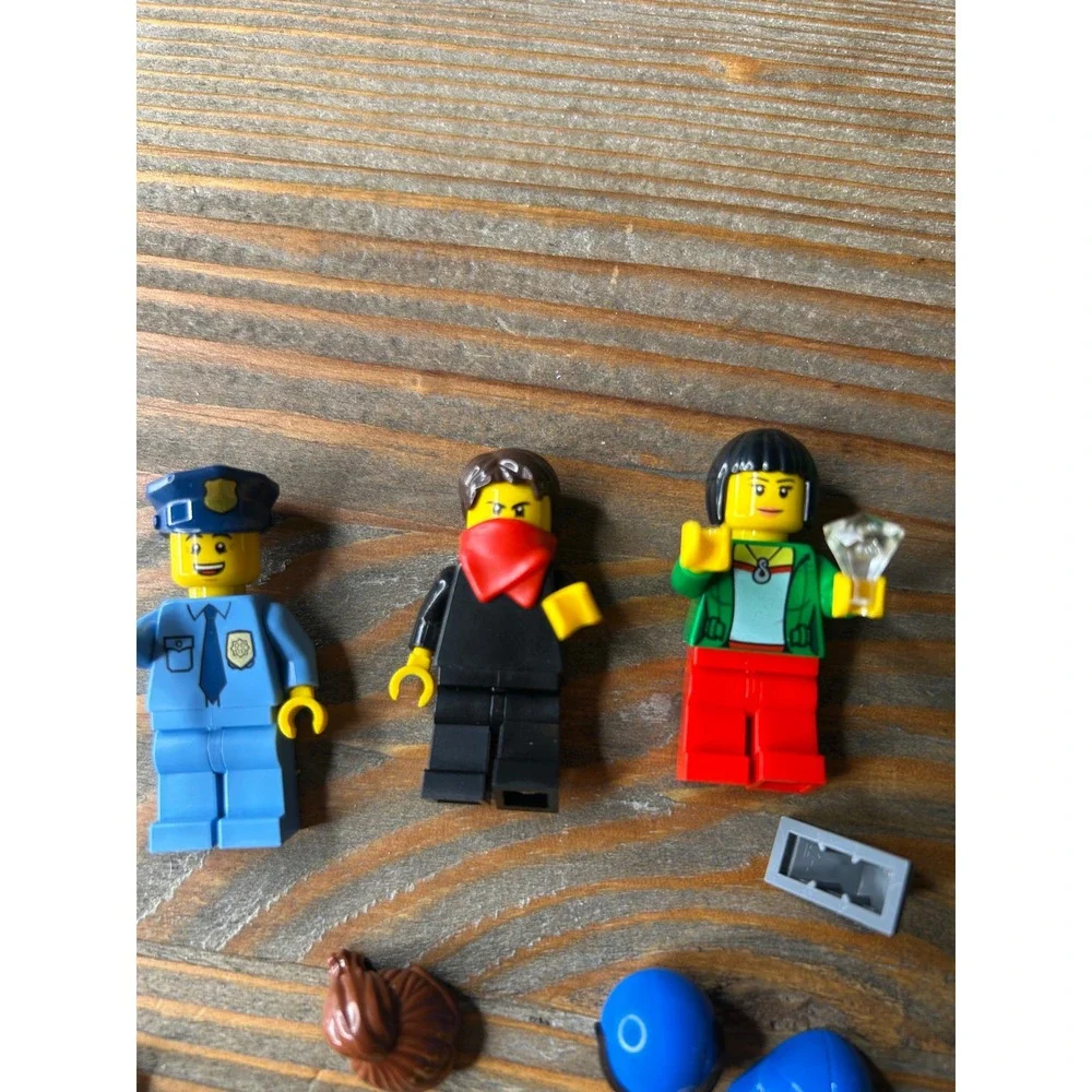 LEGO Minifigures‎ Lot of 3 Police, Robber, Girl with Diamond people